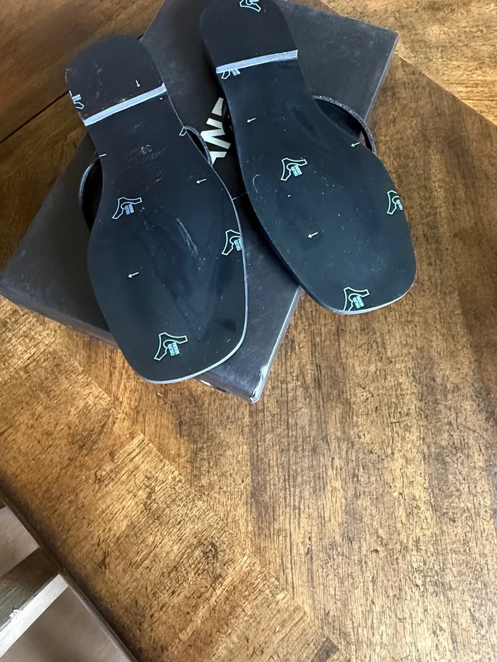 CHANEL Black Leather CC Thong Sandals